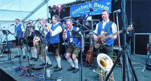 Die „Stoabach Buam“ mit Anian Forstner aus Bad Aibling, Thomas Anderl aus Vagen, Markus Dettendorfer aus Nußdorf, Michael Mayer aus Flintsbach, Peter Zaggl aus Brannenburg und Anton Hogger aus Ruhpolding (von links).Fotos re