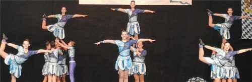 Die Teeniegarde sollte eigentlich gar nicht dabei sein. Doch weil die Mädels eine Wertungsrichterin bei einem Gardefestival überzeugten, fuhren sie nach Lauingen und schafften den Sprung „aufs Stockerl“. Foto  re