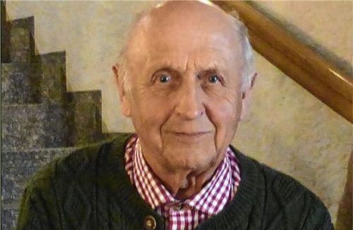 Ehrenvorsitzender Georg Osterhammer erhielt die Ehrenurkunde für 60-jährige Mitgliedschaft im Obst- und Gartenbauverein Frasdorf.Foto Rehberg