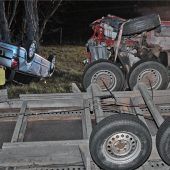 Autotransporter kippt auf der A8 um
