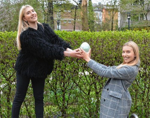 Enge Bindung: Magdalena und Johanna Bauer (20) haben einen besonderen Draht zueinander. Wenn die eine krank wird, spürt die andere das Unwohlsein auch.