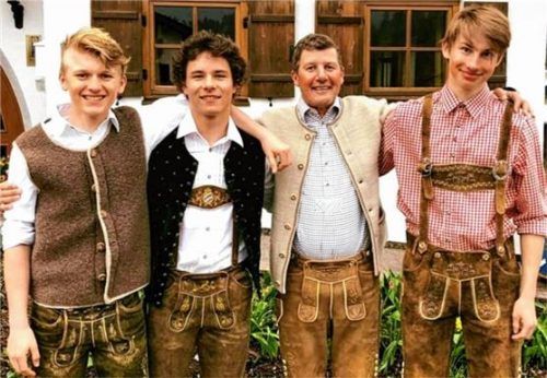 Erfolgreiche Inngauer: Johannes Schmid, Matthias Kagleder, SVI-Trainer Günther Gebhard und Jonas Witte (von links) haben maßgeblich zum BSV-Erfolg beim Ländervergleich beigetragen.Foto Inngau