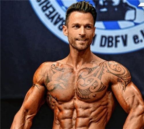 Für diesen Body hat Christian Heimerdinger entbehrungsreiche Wochen und Monate hinter sich gebracht. Jetzt will der Kraiburger damit die Wertungsrichter bei der Europameisterschaft überzeugen.Foto  re