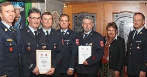 Gratulation von der Dritten Bürgermeisterin Dr. Beate Burkl (Zweite von rechts): Georg Baumann, Markus Bliemetsrieder, Georg Soyer, Brigitte Adlmaier, Josef Thum, Christian Egger, Leonhard Appelt, Nikolaus Mieslinger, Mario Zimmermann, Herbert Dasch, Peter Höhensteiger und Hans Meyrl.Foto re