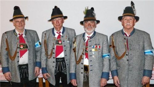 Haben das Kommando (von links): Leutnant Zahlmeister Konrad Mauermann, Oberleutnant Hans-Georg Schmidt, Hauptmann Franz Holexa, Leutnant Schreiber Wolfgang Michel. Foto Niessen