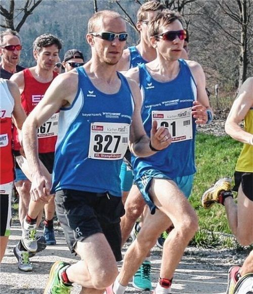 Hier noch gleichauf: Der Gesamtachte Florian Spötzl (links) und der Dritte Michael Eder (links) vom PTSV Rosenheim.