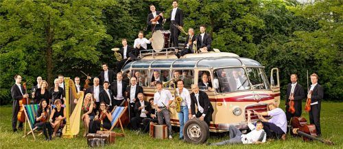 In ganz großer Besetzung: Auf dem Rosenheimer Sommerfestival stellt Quadro Nuevo das neue Programm zusammen mit der Philharmonie Salzburg vor. Foto Quadro Nuevo