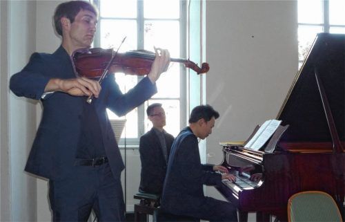 Inniges Zusammenspiel: Bratschist Niels Mönkemeyer und Pianist William Youn im Bibliothekssaal. Foto Füchtner