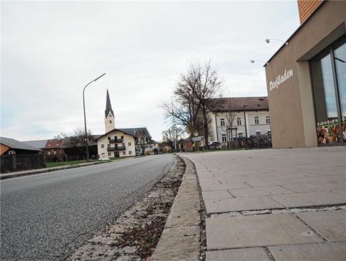 Ist zwar deutlich weniger vom Verkehr geplagt, aber immer noch eine Asphaltwüste: das Zentrum von Pfaffenhofen.Fotos heinz
