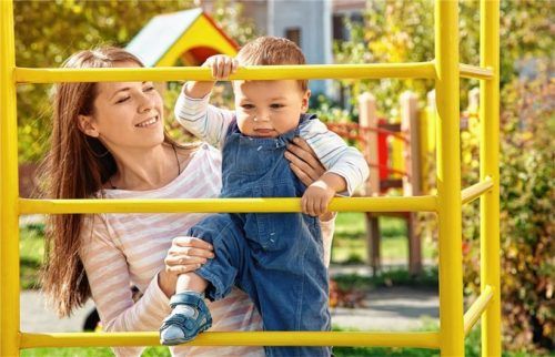 Kinder brauchen Abwechslung: Das gilt nicht nur beim Spielen, sondern auch bei der Ernährung.Foto djd/Emeal Essglas/bakharev - stock.adobe.com