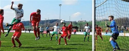 Matthias Vital (links) erzielte per Kopf das 1:0 für die SG RRG.Foto  Wimmer