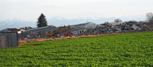 Mühlstätt Süd: Auf dem Gelände der ehemaligen Gärtnerei laufen aktuell die Abbrucharbeiten, bevor hier das neue Gewerbegebiet entsteht.Foto Heinz