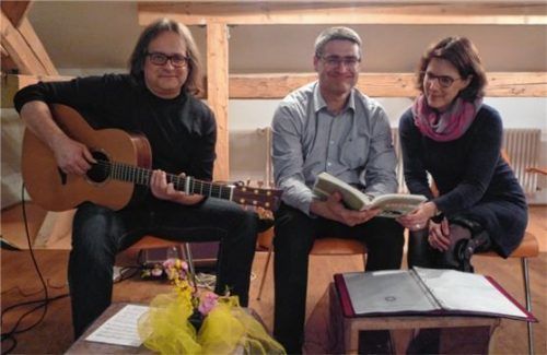 Musik und Literatur als perfektes Duo (von Links): Musikpädagoge Stefan Hutter, Religionslehrer Christian Kuster und Victoria Plank, stellvertretende Schulleiterin.Foto Füchtner