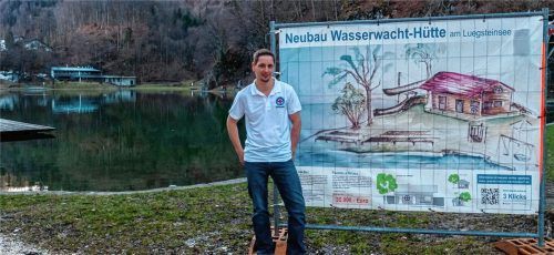Philipp Streifeneder, der Vorsitzende der Oberaudorfer Wasserwacht, in Vorfreude auf die neue Hütte. Noch fehlen zur Verwirklichung aber 17500 Euro.Fotos thomae