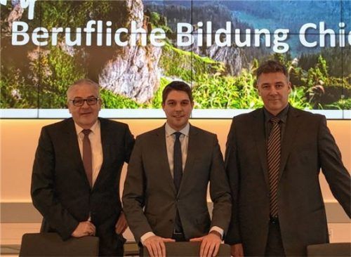 Planen den „Campus Berufliche Bildung Chiemgau“ (von links): Dieter Vierlbeck, stellvertretender Hauptgeschäftsführer der Handwerkskammer für München und Oberbayern, Landrat Siegfried Walch und Professor Dr. Peter Niedermaier, Vizepräsident der Hochschule Rosenheim. Foto re