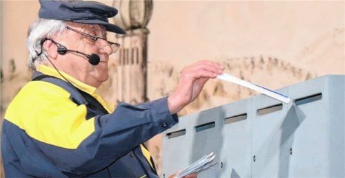 Postbote Peter Esterer hielt bei seinem Auftritt rein gar nichts von der Datenschutz-Grundverordnung.