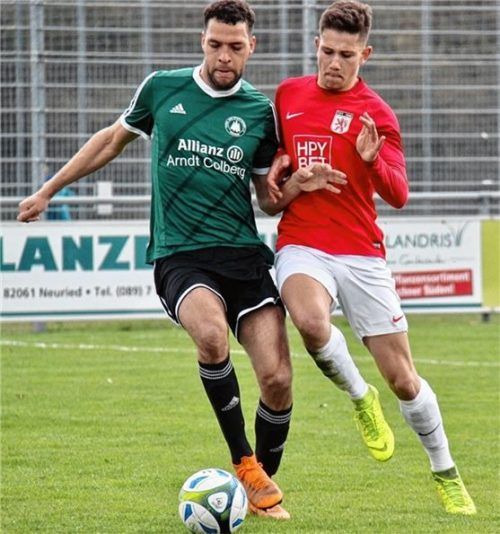 Robin Ungerath (rechts) gab nach mehrwöchiger Verletzungspause sein Comeback im Wasserburger Dress.Foto stü