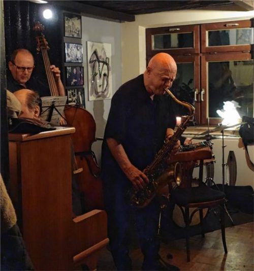 Schrieb Jazz-Geschichte: Don Menza, hier bei seinem Gastspiel im „Le Pirate“. Foto Friedrich