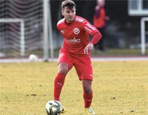 Stürmer Danijel Majdancevic bleibt für die nächsten zwei Jahre bei 1860 Rosenheim. Fotos  Ziegler