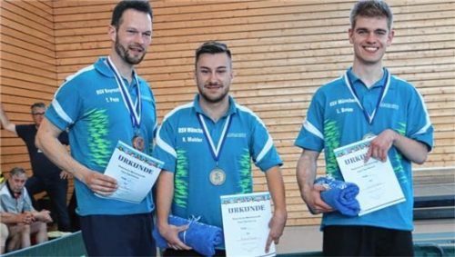 Titelverteidiger Richard Mahler vom SV Nußdorf (Bildmitte) umgeben vom Dritten Tobias Popp (RSV Bayreuth/links) und dem Zweiten Leonard Baum (BSV München).Foto Erlich