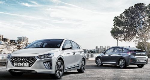 Vieles neu bei Hyundai: Der Ioniq Hybrid und Plug-in-Hybrid erhalten ein überarbeitetes Design an der Karosserie und im Innenraum. Die Farbpalette wurde um drei Nuancen erweitert. Foto Hyundai