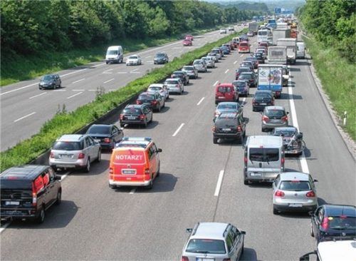 Wann bildet man eine Rettungsgasse? Foto ADAC / Achim Otto/mid/akz-o