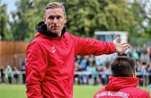 Wasserburgs Trainer Leo Haas warnt: „Mit einer Leistung wie im letzten Spiel haben wir in Deisenhofen keine Chance.“ Foto Stürmlinger