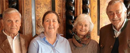 Zusammen sind sie 140 Jahre bei einem einzigen Arbeitgeber: Gottfried Hofmann, Tine Stauder und Elfi Lasinger-Schulz waren zeitlebens bei Baron von Cramer-Klett beschäftigt.Foto Rehberg