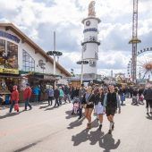 Wiesn-Wirte unter Beobachtung