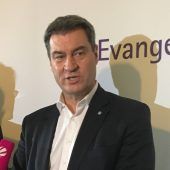 Informelle Entspannung nach dem Kreuz-Streit