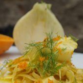 Heute: Roh marinierter Fenchel „Orange“ & Hühnermägen mit Schnittlauch-Velouté
