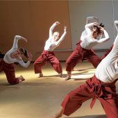 Durch Raum und Zeit in eine andere Welt