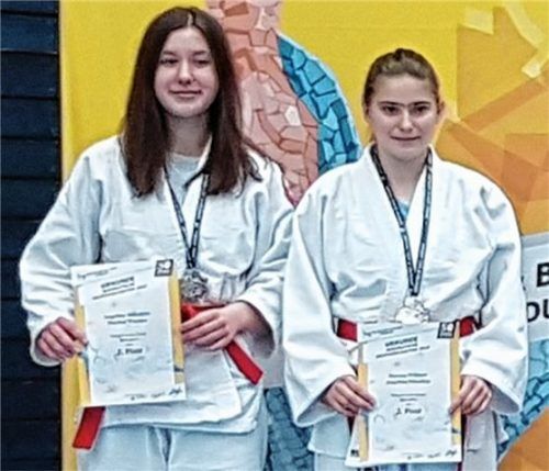 Angelina Mikulicic und Marion Wanner holten sich Silber bei der süddeutschen U16-Meisterschaft.