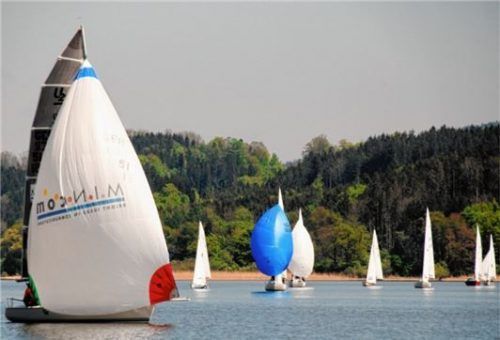 Ansegeln am Simssee: Vorne die Sieger Robert Siebert/ Siegfried Milkreiter.