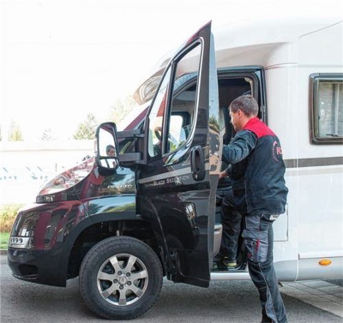 Bei Caravan und Wohnmobil gilt: Inneneinrichtung und Bereifung vor den ersten großen Ausfahrten prüfen.Foto KÜS