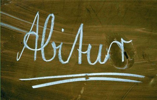 Bundesweit gehen Schülerinnen und Schüler per Petition gegen das Mathe-Abitur vor. Foto dpa