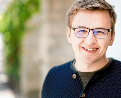 Christoph Schneider, 27 Jahre alt und Geschäftsstellenleiter des Marktes Neubeuern, möchte Amtsinhaber Hans Novak auf den Chefsessel folgen. Foto Malik