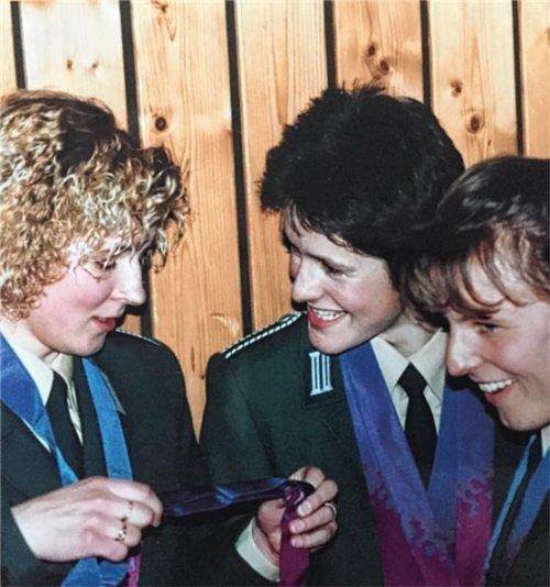 Claudia Pechstein, Uschi Disl und Martina Zellner, heute Seidl, (von links) gehörten zu den ersten Frauen, die in die Bundespolizeisportschule Bad Endorf einzogen. Foto re