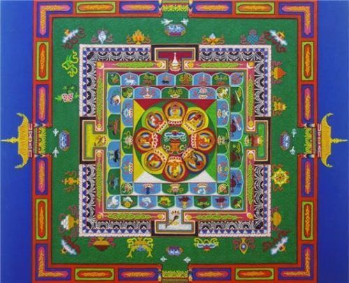 Das Sandmandala im Bildungszentrum zeigt eine stilisierte Palastanlage mit Glückssymbolen, acht Medizinbuddhas und in der Mitte, als Buch auf einem Thron, den Text der Rede des Siddhartha Gautama. Das Meditationsbild bringt Heil und Heilung. Foto Bildungswerk/Gerd Jungwirth