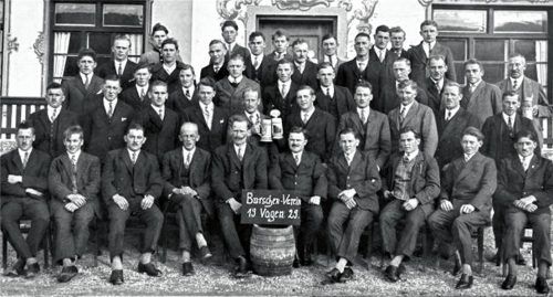 Der Burschenverein „D’Goldbachler“ Vagen anno 1929, zehn Jahre nach seiner Gründung. Wolf