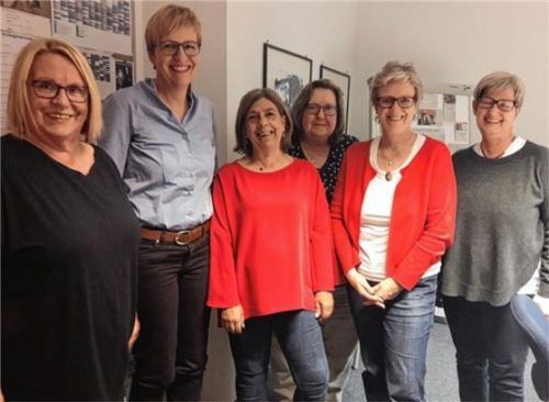 Der neue Vorstand (von links): Angelika Graf, Britta Promann, Susanne Kieslinger , Angelika Rösner, Elisabeth Jordan und Susanne Zellner.Foto re