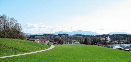 Der Rundweg um den Seeoner Klostersee ist eines der Projekte der Leader-Aktionsgruppe „Chiemgauer Seenplatte“. Mit dem Aktions- und Finanzplan wurden die Weichen für die Projektentwicklung gestellt. Foto Graichen