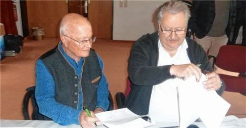 Der Vorsitzende des neuen Graue-Panther-Landesverbands Bayern, Siegfried Pielsticker (links), und Bundesgeschäftsführer Manfred Albrecht.Foto re
