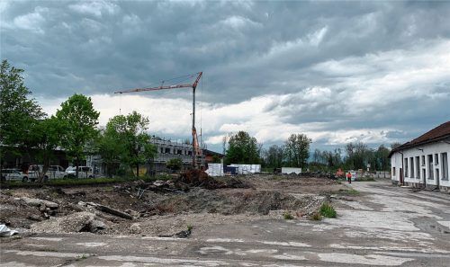 Die Abrissarbeiten auf dem Conradty-Areal laufen auf Hochtouren. In diesem Bereich sollen die drei neuen Mehrfamilienhäuser mit „bezahlbaren“ Wohnungen entstehen.Fotos Gantner
