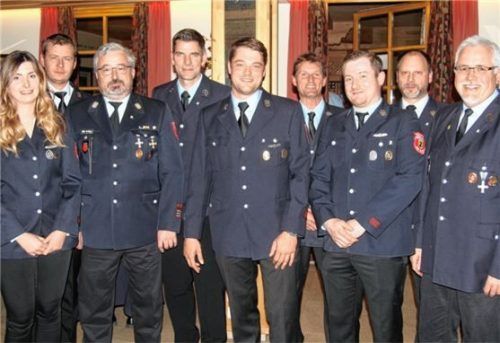 Die Führungsmannschaft der Bad Endorfer Feuerwehr: Gabi Laböck, Simon Feichtner, Mario Kögl, Alexander Ziegler, Michael Maier, Alexander Danzer, Andreas Schauer, Reinhard Kristen, Klaus Kögl (von links).