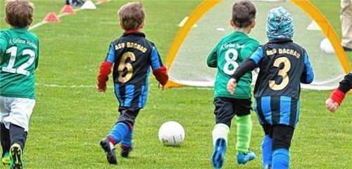 Die U9-Fußballjunioren sollen beim FUNino auf vier kleine Tore spielen.