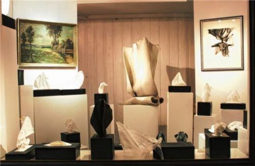 Ein Blick ins Atelierfenster in Staudach-Egerndach. Foto giesen