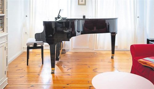 Ein Flügel im Altbau sollte am besten in der Ecke des Raumes stehen. Foto dpa/Gabbert