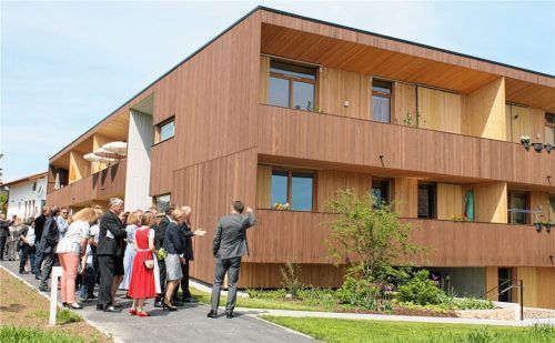 Ein Freudentag für Schechen: Die Seniorenwohnanlage der Modest-Mitterhuber-Stiftung wurde eingeweiht und ausgiebig bestaunt. Fotos heinz