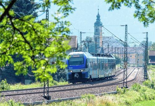 Der Meridian zwischen Rosenheim und Kufstein. Für den Brenner-Nordzulauf ist der Bau einer weiteren Bahntrasse durch das Inntal in der Diskussion.Foto Matthias Balk/dpa